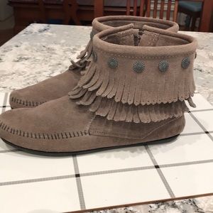 Minnetonka size 7.5 good condition